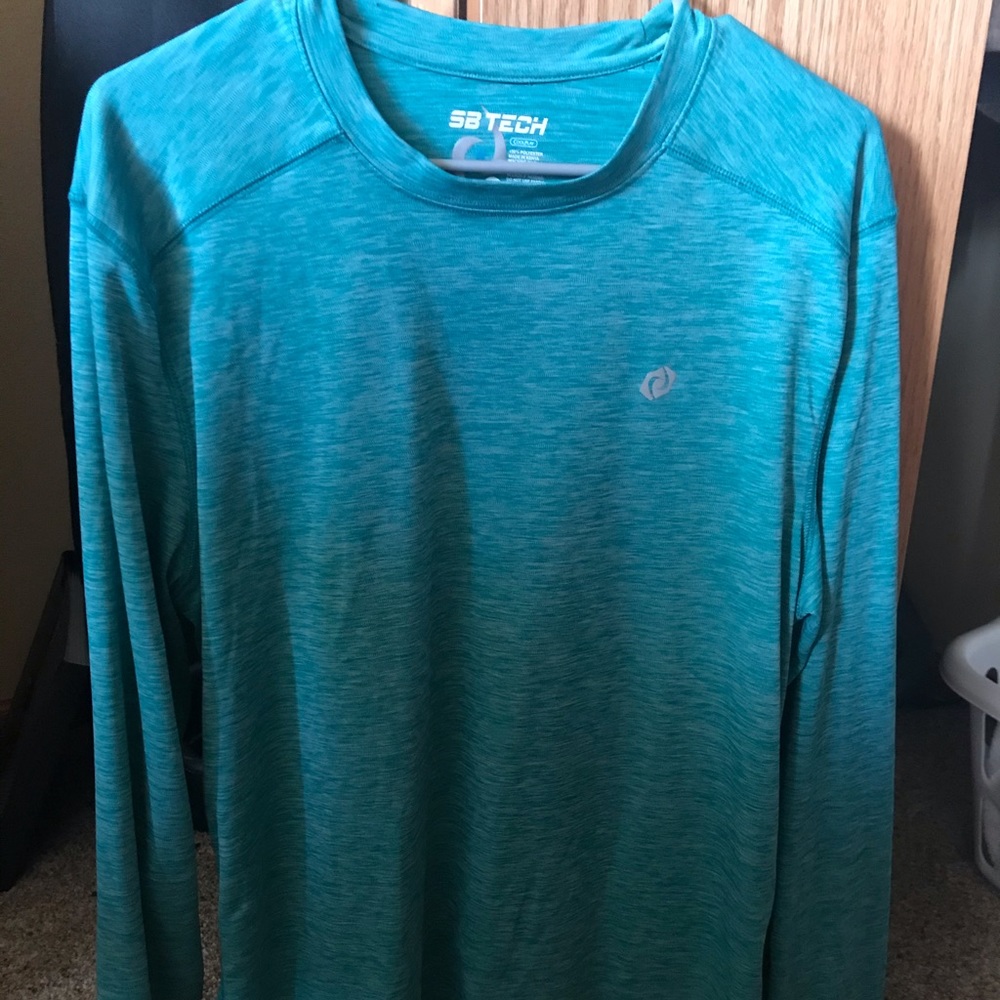 SB tech long sleeve athletic shirt